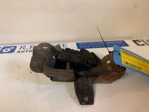 Gebruikte Slotmechaniek Motorkap Mitsubishi Colt (CJ) 1.3 GL,GLX 12V Prijs € 15,00 Margeregeling aangeboden door Autodemontagebedrijf R. Poeste B.V.