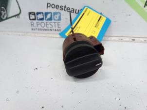 Gebruikte Mistlamp Schakelaar BMW 5 serie (E39) 520i 24V Prijs € 15,00 Margeregeling aangeboden door Autodemontagebedrijf R. Poeste B.V.