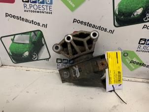 Gebruikte Motorsteun Fiat Panda (169) 1.3 JTD 16V Multijet Prijs € 20,00 Margeregeling aangeboden door Autodemontagebedrijf R. Poeste B.V.