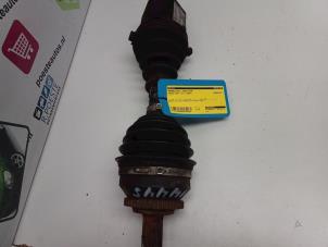 Gebruikte Homokineetas links-voor Volvo S80 (TR/TS) 2.9 SE 24V Prijs € 50,00 Margeregeling aangeboden door Autodemontagebedrijf R. Poeste B.V.