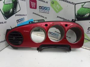 Gebruikte Kilometerteller sierlijst Chrysler PT Cruiser 2.0 16V Prijs € 25,00 Margeregeling aangeboden door Autodemontagebedrijf R. Poeste B.V.