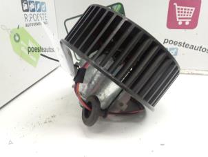 Gebruikte Chaufage Ventilatiemotor Ford Ka I 1.3i Prijs € 20,00 Margeregeling aangeboden door Autodemontagebedrijf R. Poeste B.V.