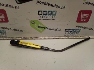 Gebruikte Ruitenwisserarm achter Opel Agila (A) 1.0 12V Prijs € 10,00 Margeregeling aangeboden door Autodemontagebedrijf R. Poeste B.V.