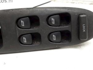 Gebruikte Ruit schakelaar elektrisch Alfa Romeo 1750-2000 (105) 1750 Berlina Prijs € 30,00 Margeregeling aangeboden door Autodemontagebedrijf R. Poeste B.V.