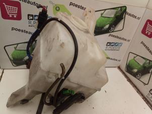 Gebruikte Ruitensproeiertank voor Mitsubishi Colt (CA/CC) 1.3 i GL,EL 12V Prijs € 20,00 Margeregeling aangeboden door Autodemontagebedrijf R. Poeste B.V.