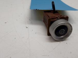 Gebruikte ESP Schakelaar Citroen C8 (EA/EB) 2.0 16V Prijs € 15,00 Margeregeling aangeboden door Autodemontagebedrijf R. Poeste B.V.