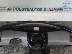 Gebruikte Dashboard Nissan Primera Wagon (W12) 2.2 dCi 16V Prijs € 100,00 Margeregeling aangeboden door Autodemontagebedrijf R. Poeste B.V.