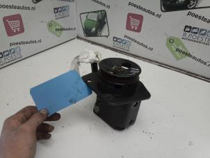 Gebruikte Servopomp Kia Sorento I (JC) 3.5 V6 24V Prijs € 30,00 Margeregeling aangeboden door Autodemontagebedrijf R. Poeste B.V.