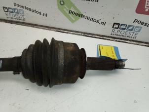 Gebruikte Homokineetas links-voor Kia Sorento I (JC) 3.5 V6 24V Prijs € 100,00 Margeregeling aangeboden door Autodemontagebedrijf R. Poeste B.V.