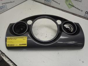 Gebruikte Kilometerteller sierlijst BMW Mini One/Cooper (R50) 1.6 16V One Prijs € 30,00 Margeregeling aangeboden door Autodemontagebedrijf R. Poeste B.V.