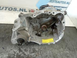 Gebruikte Versnellingsbak Renault Clio II (BB/CB) 1.2 Prijs € 110,00 Margeregeling aangeboden door Autodemontagebedrijf R. Poeste B.V.