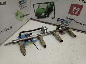 Gebruikte Injector brug Mazda 6 (GG12/82) 1.8i 16V Prijs € 30,00 Margeregeling aangeboden door Autodemontagebedrijf R. Poeste B.V.