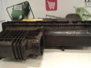 Gebruikte Luchtfilterhuis Renault Kangoo Express (FC) 1.5 dCi 68 Prijs € 40,00 Margeregeling aangeboden door Autodemontagebedrijf R. Poeste B.V.