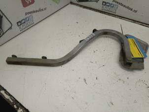 Gebruikte Motorkap Scharnier BMW Mini One/Cooper (R50) 1.6 16V One Prijs € 20,00 Margeregeling aangeboden door Autodemontagebedrijf R. Poeste B.V.