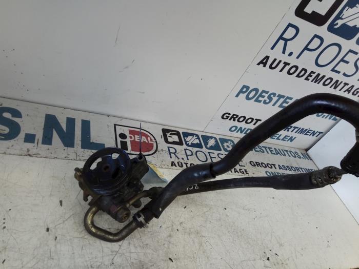 Gebruikte Pomp Servo Daihatsu YRV (M2) 1.0 12V DVVT STi Prijs € 30,00 Margeregeling aangeboden door Autodemontagebedrijf R. Poeste B.V.