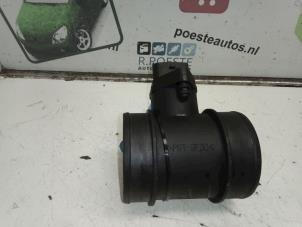 Gebruikte Luchtmassameter Hyundai Santa Fe I 2.4 16V 4x4 Prijs € 50,00 Margeregeling aangeboden door Autodemontagebedrijf R. Poeste B.V.