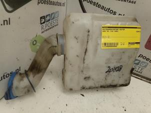 Gebruikte Ruitensproeiertank achter Audi A4 Avant (B5) 1.8 20V Prijs € 20,00 Margeregeling aangeboden door Autodemontagebedrijf R. Poeste B.V.