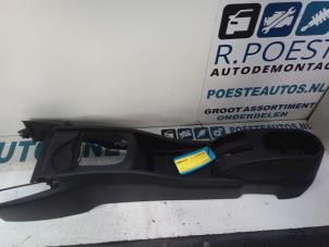 Gebruikte Middenconsoles Peugeot 207/207+ (WA/WC/WM) 1.4 16V VTi Prijs € 40,00 Margeregeling aangeboden door Autodemontagebedrijf R. Poeste B.V.