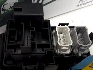 Gebruikte Cockpit dimmer Renault Megane II (BM/CM) Prijs € 20,00 Margeregeling aangeboden door Autodemontagebedrijf R. Poeste B.V.