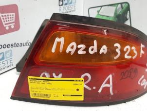 Gebruikte Achterlicht rechts Mazda 323 C (BA13) 1.5i 16V Prijs € 10,00 Margeregeling aangeboden door Autodemontagebedrijf R. Poeste B.V.