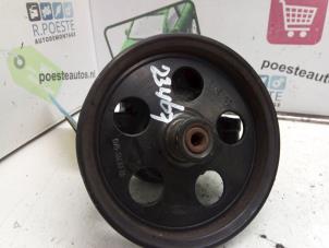 Gebruikte Stuurbekrachtiging Pomp Ford Mondeo III Wagon 1.8 16V Prijs € 30,00 Margeregeling aangeboden door Autodemontagebedrijf R. Poeste B.V.
