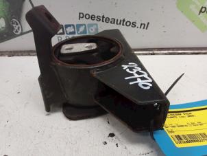 Gebruikte Versnellingsbak Steun Kia Picanto (BA) 1.1 12V Prijs € 30,00 Margeregeling aangeboden door Autodemontagebedrijf R. Poeste B.V.