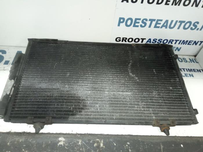 Airco Condensor van een Toyota Avensis (T22) 1.8 16V VVT-i 2002