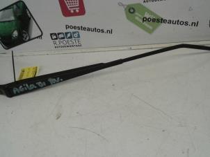Gebruikte Ruitenwisserarm voor Opel Agila Prijs € 20,00 Margeregeling aangeboden door Autodemontagebedrijf R. Poeste B.V.