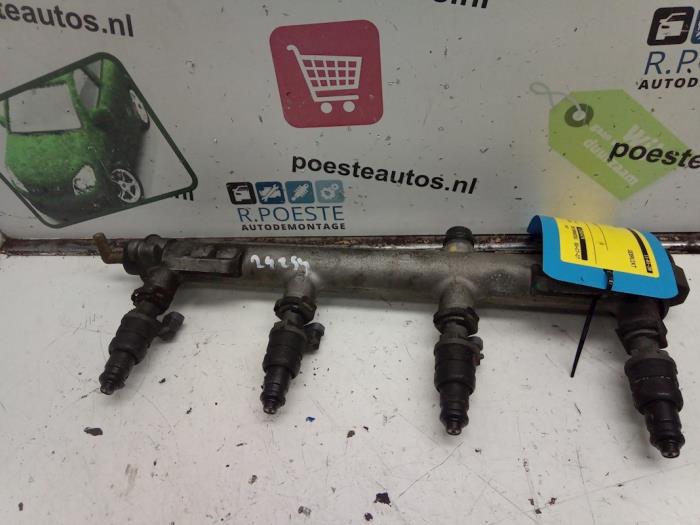 Gebruikte Verstuiver brug Opel Vectra B Caravan (31) 2.2 16V Prijs € 40,00 Margeregeling aangeboden door Autodemontagebedrijf R. Poeste B.V.