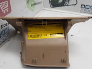 Gebruikte Opbergvak Volkswagen Golf V (1K1) 1.9 TDI Prijs € 15,00 Margeregeling aangeboden door Autodemontagebedrijf R. Poeste B.V.