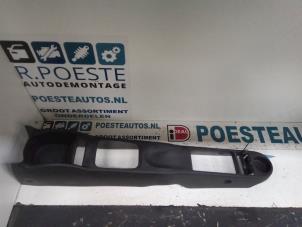 Gebruikte Middenconsoles Opel Combo (Corsa C) 1.7 DTI 16V Prijs € 25,00 Margeregeling aangeboden door Autodemontagebedrijf R. Poeste B.V.