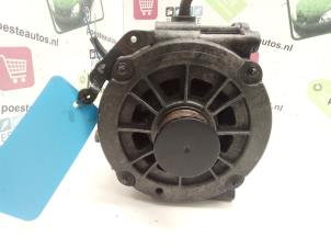 Gebruikte Dynamo Mercedes E Combi (S210) 3.2 E-320 CDI 24V Prijs € 75,00 Margeregeling aangeboden door Autodemontagebedrijf R. Poeste B.V.