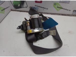 Gebruikte Veiligheidsgordel rechts-voor Suzuki Alto (RF410) 1.1 16V Prijs € 30,00 Margeregeling aangeboden door Autodemontagebedrijf R. Poeste B.V.