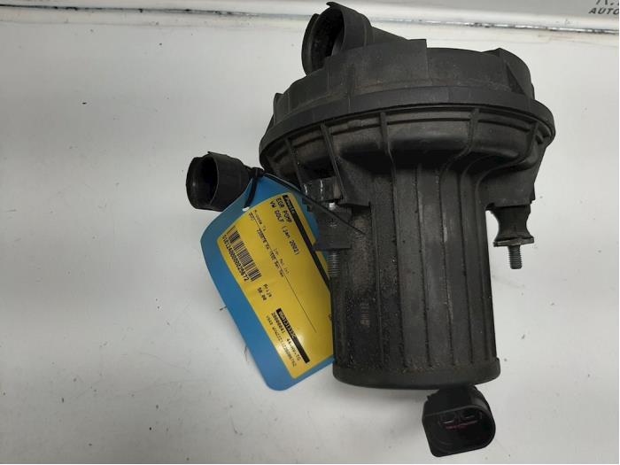 EGR Pomp van een Volkswagen Golf IV (1J1) 1.6 2002