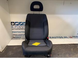 Gebruikte Voorstoel rechts Mitsubishi Outlander (CU) 2.0 16V 4x2 Prijs € 75,00 Margeregeling aangeboden door Autodemontagebedrijf R. Poeste B.V.