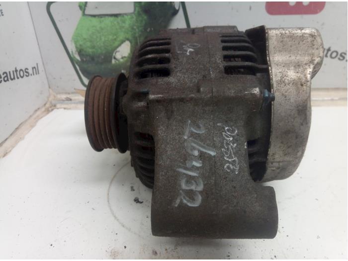 Dynamo van een Daihatsu Applause I 1.6 16V 1995