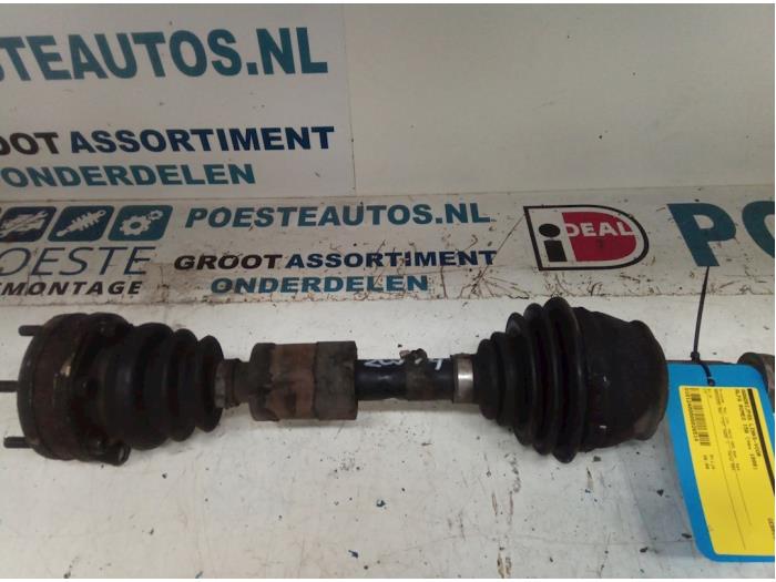 Gebruikte Aandrijfas links-voor Alfa Romeo 156 (932) 1.8 Twin Spark 16V Prijs € 30,00 Margeregeling aangeboden door Autodemontagebedrijf R. Poeste B.V.