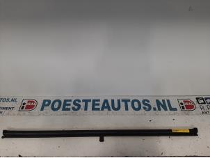Gebruikte Hoedenplank Peugeot 206 CC (2D) 1.6 16V Prijs € 50,00 Margeregeling aangeboden door Autodemontagebedrijf R. Poeste B.V.