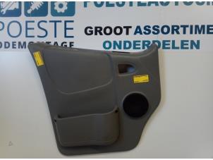 Gebruikte Portierbekleding 2Deurs links Opel Vivaro 2.5 CDTI 16V Prijs € 50,00 Margeregeling aangeboden door Autodemontagebedrijf R. Poeste