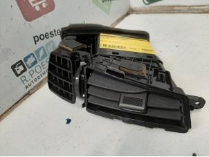 Gebruikte Luchtrooster Dashboard Kia Cee'd Sporty Wagon (EDF) 1.6 CRDi 115 16V Prijs € 20,00 Margeregeling aangeboden door Autodemontagebedrijf R. Poeste B.V.