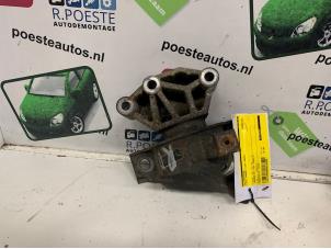 Gebruikte Motorsteun Fiat Panda (169) 1.3 JTD 16V Multijet Prijs € 20,00 Margeregeling aangeboden door Autodemontagebedrijf R. Poeste B.V.