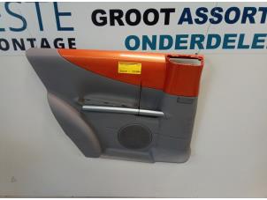 Gebruikte Zijpaneel Bekleding links-achter Citroen C3 Pluriel (HB) 1.6 16V Prijs € 35,00 Margeregeling aangeboden door Autodemontagebedrijf R. Poeste B.V.
