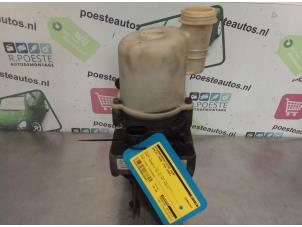 Gebruikte Pomp Servo Dacia Logan MCV (KS) 1.5 dCi Prijs € 125,00 Margeregeling aangeboden door Autodemontagebedrijf R. Poeste B.V.