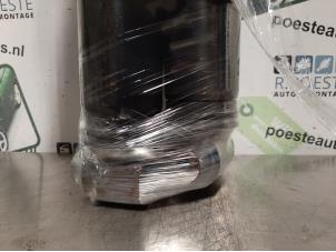 Gebruikte Schokbreker set Renault Scénic II (JM) 2.0 16V Prijs € 30,00 Margeregeling aangeboden door Autodemontagebedrijf R. Poeste B.V.