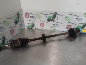 Gebruikte Aandrijfas rechts-voor Chrysler PT Cruiser 1.6 16V Prijs € 30,00 Margeregeling aangeboden door Autodemontagebedrijf R. Poeste B.V.