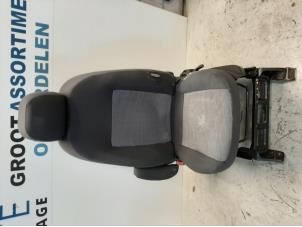 Gebruikte Voorstoel links Peugeot Bipper (AA) 1.4 HDi Prijs € 110,00 Margeregeling aangeboden door Autodemontagebedrijf R. Poeste B.V.