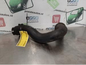 Gebruikte Luchtinlaat slang Peugeot Bipper (AA) 1.4 HDi Prijs € 15,00 Margeregeling aangeboden door Autodemontagebedrijf R. Poeste B.V.