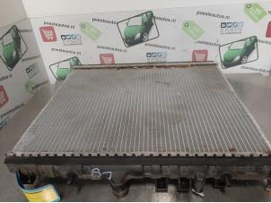 Gebruikte Radiateur Citroen C8 (EA/EB) 2.2 16V Prijs € 20,00 Margeregeling aangeboden door Autodemontagebedrijf R. Poeste B.V.