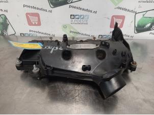 Gebruikte Kleppendeksel Citroen C5 III Tourer (RW) 3.0 HDiF V6 24V Prijs € 50,00 Margeregeling aangeboden door Autodemontagebedrijf R. Poeste B.V.