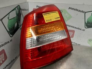 Gebruikte Achterlicht links Opel Astra G (F08/48) 1.6 16V Prijs € 20,00 Margeregeling aangeboden door Autodemontagebedrijf R. Poeste